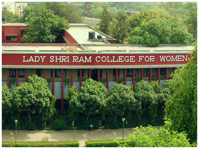 DU Arts Colleges ये हैं दिल्ली के टॉप 10 आर्ट्स कॉलेज, पढ़ाई करते ही