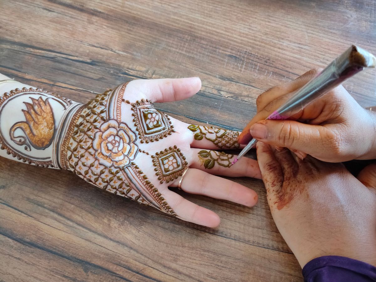 Celebrate Raksha Bandhan In Style With These Beautiful Mehndi Designs |  HerZindagi