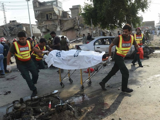 बलूचिस्तान प्रांत में शुक्रवार को हुए विस्फोट में कम से कम 25 लोगों की मौत हो गई और 70 से अधिक लोग घायल हो गए. (प्रतीकात्‍मक तस्‍वीर/AP)