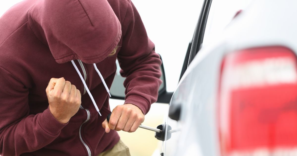 Anti theft devices for car available at very cheap price online gps