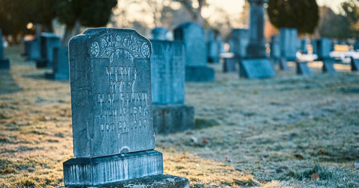 कब्र‍िस्‍तानों में जगह कम क्‍यों नहीं पड़ती? अंत‍िम संस्‍कार करवाने