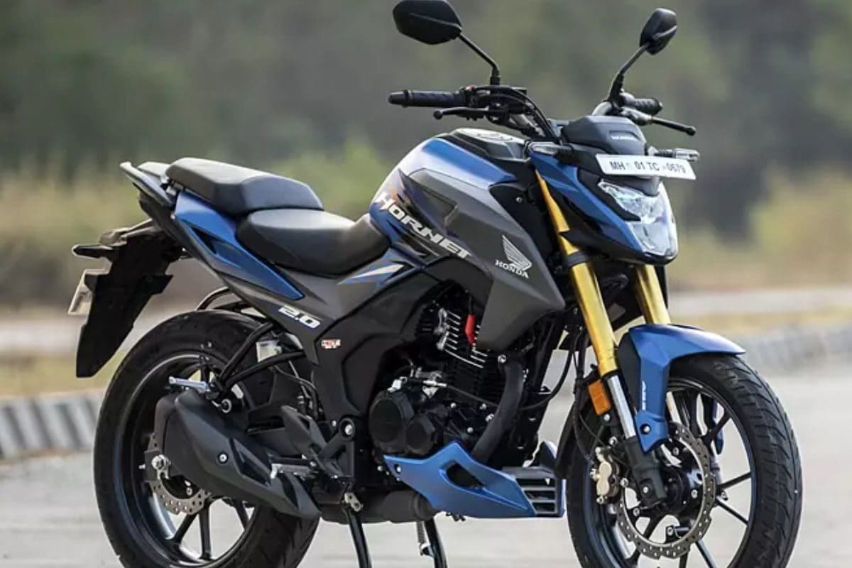 Honda hornet on road price hot sale