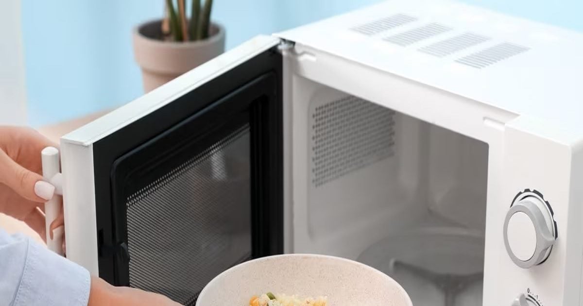 क्या माइक्रोवेव ओवन में खाना गर्म करना है खतरनाक, रोज इस्तेमाल करने