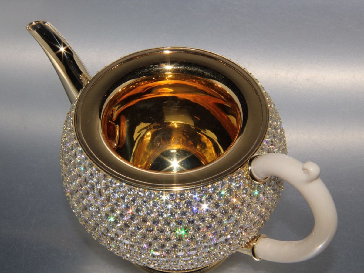 Most Expensive Teapot दुनिया की सबसे कीमती केतली, सोनेहीरे से हुआ है
