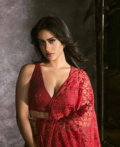 Kajol and Ajay Devgan, celeb education, nysa devgan, nysa devgan education qualification, nysa devgan biography, nysa devgan school fees, bollywood star kids education, bollywood star kids school, education news hindi, काजोल और अजय देवगन, न्यासा देवगन का स्कूल, धीरूभाई अंबानी स्कूल की फीस, एजुकेशन, सेलिब्रेटी एजुकेशन