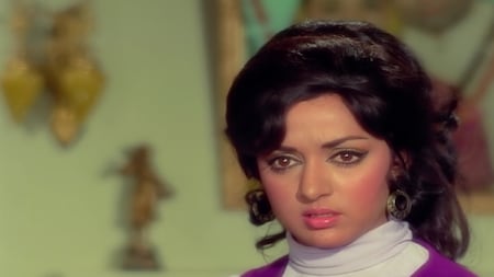  सीता और गीता (1972): धर्मेंद्र और हेमा मालिनी स्टारर यह फिल्म साल 1972 की सबसे ज्यादा कमाई करने वाली फिल्म बनी थी. यह एक कॉमेडी ड्रामा फिल्म थी, जो सलीम-जावेद (सलीम खान और जावेद अख्तर) द्वारा लिखित और रमेश सिप्पी द्वारा निर्देशित थी. फिल्म में हेमा मालिनी का डबल रोल देखने को मिला था और संजीव कुमार, रूपेश कुमार, मनोरमा, सत्येन कप्पू, हनी ईरानी, ​​प्रतिमा देवी, अलंकार जोशी और मास्टर रवि भी अहम भूमिकाओं में थे.