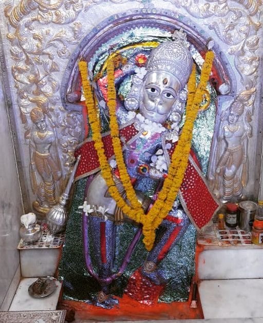 गजब! इस मंदिर परिसर में होती है रोडवेज बस की एंट्री, जानिए इसके पीछे की दिलचस्प कहानी
