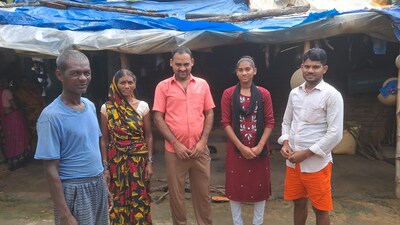 लकड़ी बेचकर मां ने बेटी को पढ़ाया, अब बिहार पुलिस में देगी सेवा, जानिए पूनम  की कहानी - Mother taught her daughter by selling wood now daughter will  serve in bihar police –