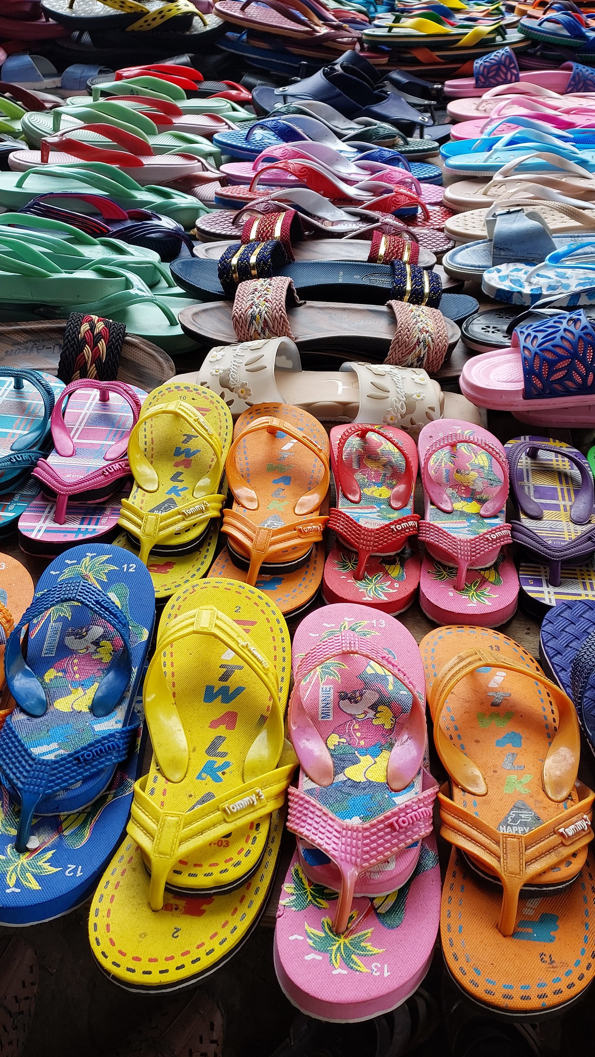 Sandal Fancy Slipper Wholesale Market In Delhi | सुंदर चप्पल केवल महिला  लडकियों के लिए | Footwear Slipper Shoes Market Delhi | Video Title : Sandal  Fancy Slipper Wholesale Market In Delhi