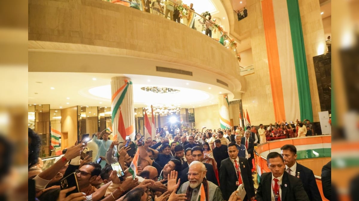 ASEAN Summit 2023: इंडोनेशिया में प्रधानमंत्री नरेंद्र मोदी का भव्य स्वागत, पहुंचते ही लगे &#039;मोदी-मोदी&#039; के नारे...देखें तस्वीरें