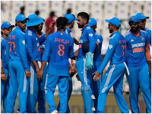 Cricket Knowledge, What is the lenght of cricket pitch, Why is the cricket pitch only 22 yards, what is the width of cricket pitch, Cricket, India Vs Aus, One day International, ODI, ODI Records, World Cup 2023, Team India, Cricket India, BCCI, Jay Shah, Cricket Bat, Cricket ball, Leather Ball, Sports News, Knowledge News, Knowledge News Hindi, क्रिकेट पिच की लंबाई कितनी होती है, क्रिकेट पिच की लंबाई 22 गज ही क्‍यों होती है, क्रिकेट पिच की चौड़ाई कितनी होती है, क्रिकेट नॉलेज, एकदिवसीय अंतरराष्‍ट्रीय मैच, बीसीसीआई, जय शाह, क्रिकेट बैट, क्रिकेट बॉल, लैदर बॉल, स्‍पोर्ट्स न्‍यूज, नॉलेज न्‍यूज