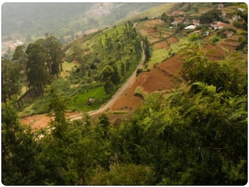 Strang Traditions for women, Strange traditions in India, Women do not wear clothes, Himachal Pradesh, Pini village, Manikarn Valley, Men Vs Women, Virginity Test, Women get pregnant before marriage, महिलाओं के लिए अजीब परंपराएं, पुरुष बनाम महिलाएं, भारत की अजीब परंपराएं, महिलाएं नहीं पहनतीं कपड़े, कौमार्य परीक्षण, वर्जिनिटी टेस्‍ट, हिमाचल प्रदेश, मणिकर्ण घाटी, पिणी गांव, देश में महिलाओं की स्थिति