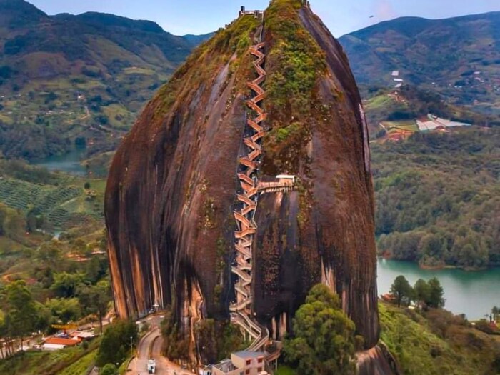 6 dangerous stairs of the world, climbing with risk of life, you will also tremble after seeing the pictures!