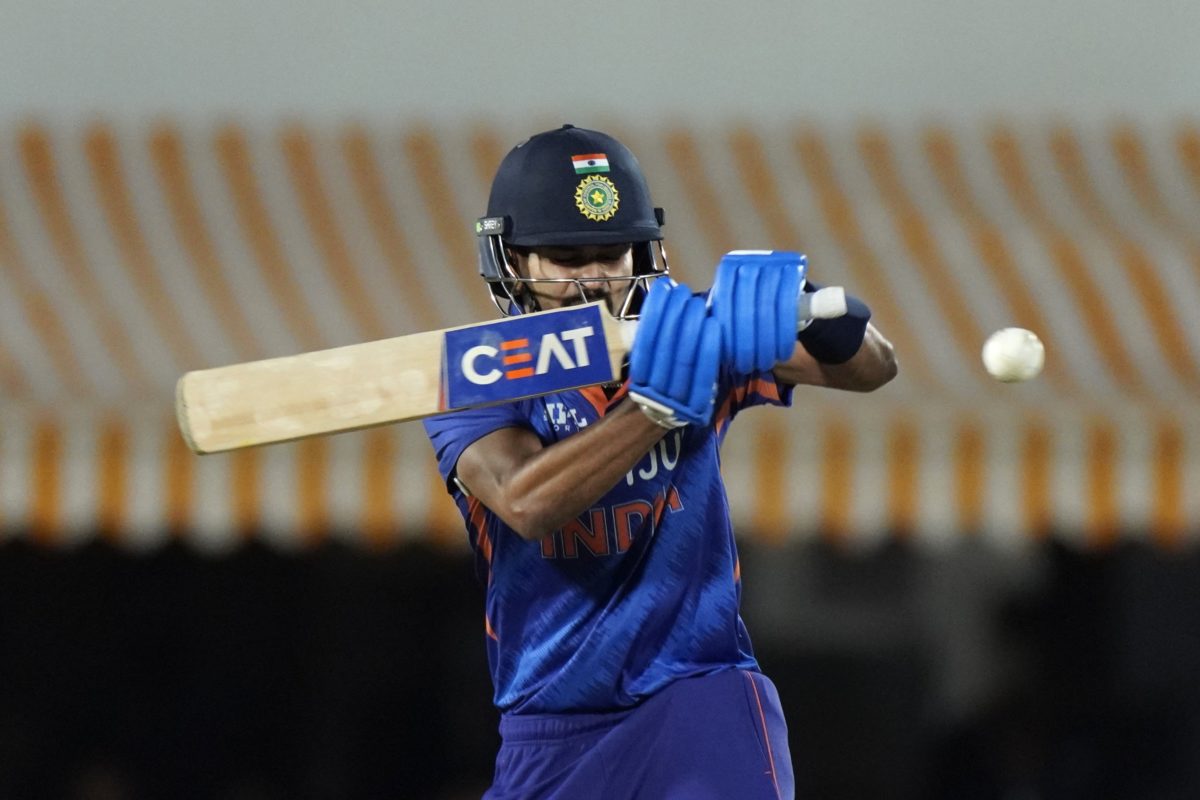 श्रेयस अय्यर ने लगाया टूर्नामेंट का सबसे लंबा 6, जानें कितने मीटर दूर गई गेंद