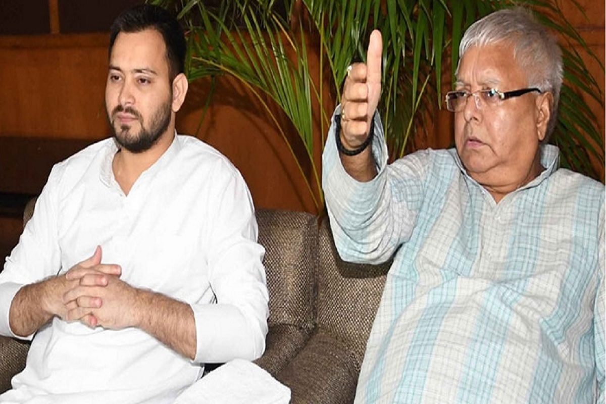 Land For Job Case: Bihar land for job scam case delhi court summons lalu prasad yadav tejashwi yadav | cbi file chargesheet – News18 हिंदी