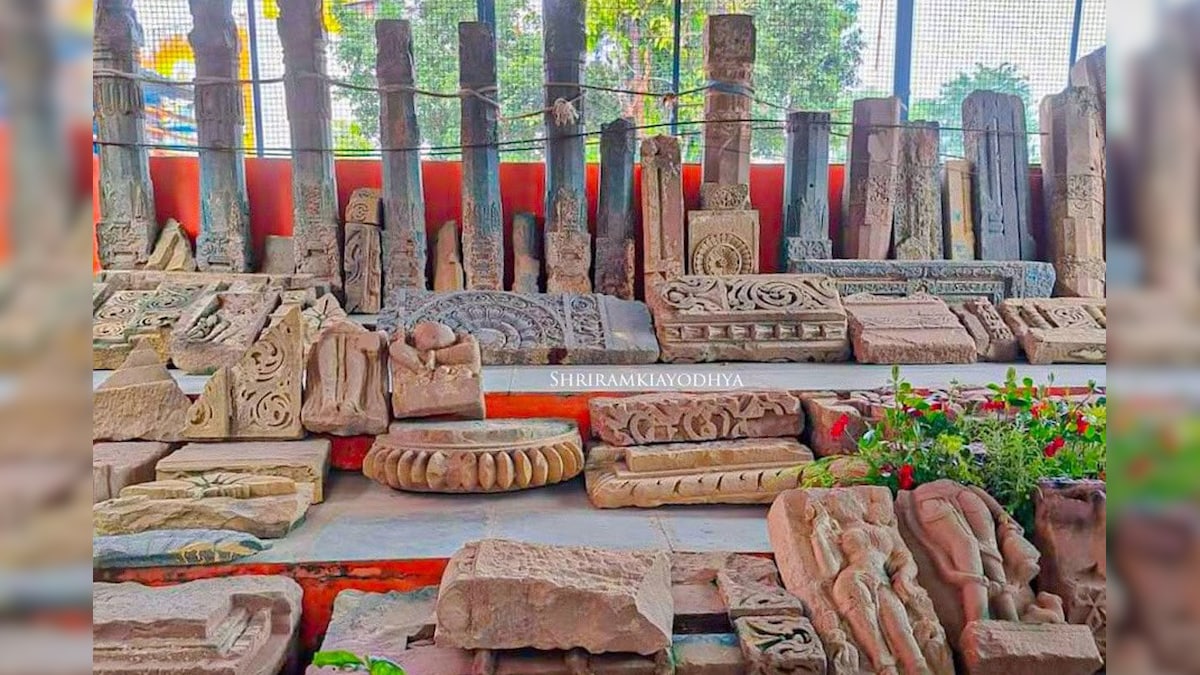 Ayodhya: श्री राम जन्मभूमि की खुदाई के दौरान मिले प्राचीन मंदिर के अवशेष, चंपत राय ने शेयर की फोटो