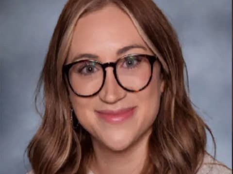 मां-बाप से छिपकर गंदी फिल्म देख रहा था बच्चा, लड़की की शक्ल देख लगा