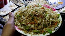 Taste Of Lucknow: यहां लें वेज फ्राइड राइस का दमदार स्वाद, कीमत 35 रुपए में हाफ प्लेट
