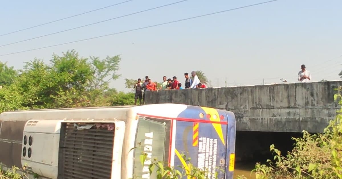 कोंडागांव बस हादसा: NH-30 पर यात्रियों से भरी बस पुलिया से नीचे गिरी, 35 यात्री घायल, 1 की हालत गंभीर