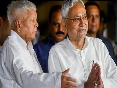 नीतीश कुमार ने कांग्रेस की मंशा पर सवाल उठाये तो मिलने पहुंचे लालू-तेजस्वी,  क्या I.N.D.I.A में ऑल इज वेल है ? - Lalu prasad and tejashwi yadav meets  nitish kumar at his