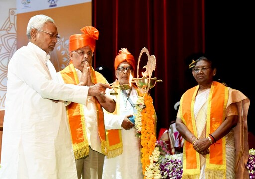 महात्मा गांधी केंद्रीय विश्वविद्यालय, मोतिहारी में प्रथम दीक्षांत समारोह में राष्ट्रपति द्रौपदी मुर्मू, राज्यपाल राजेंद्र विश्वनाथ आर्लेकर व सीएम नीतीश कुमार और राधामोहन सिंह.