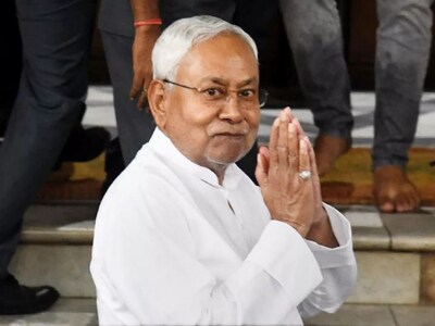 कन्फ्यूजन और कोर्स करेक्शन के बीच नीतीश के 'हाथ' बेबसी, 'अपने' दिखा रहे आईना! - CM Nitish Kumar sidelined in India Alliance friendship between Lalu Yadav Congress – News18 हिंदी