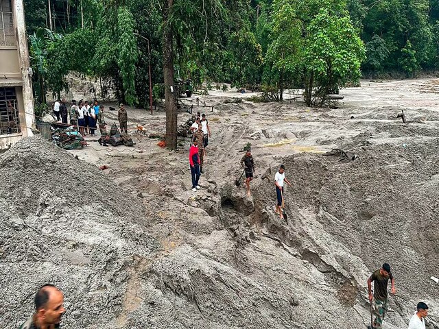 'सिक्किम आपदा के कगार पर': हिमालयी बांधों पर खतरा, विशेषज्ञों ने दी चेतावनी 'सिक्किम आपदा के कगार पर': हिमालयी बांधों पर खतरा, विशेषज्ञों ने दी चेतावनी
