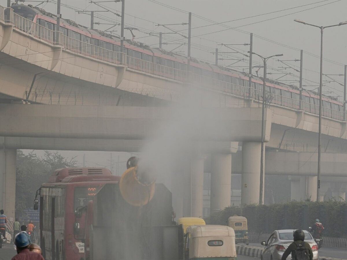दिल्ली की वायु गुणवत्ता लगातार खराब श्रेणी में बनी हुई है।