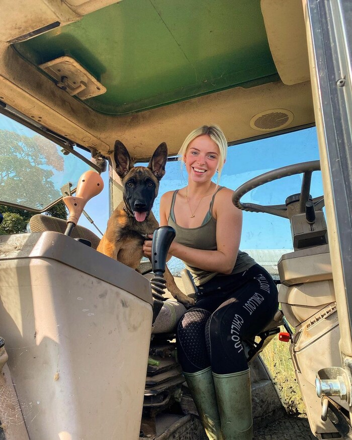 ग्लैमर देख मॉडल समझ बैठे क्या? ठेठ किसान है लड़की, खेतों में चलाती है ट्रैक्टर और चराती हैं गाय