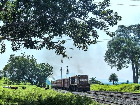 इस रेलवे स्टेशन पर हर ट्रेन को देनी पड़ती है सलामी, क्यों बिना यह काम