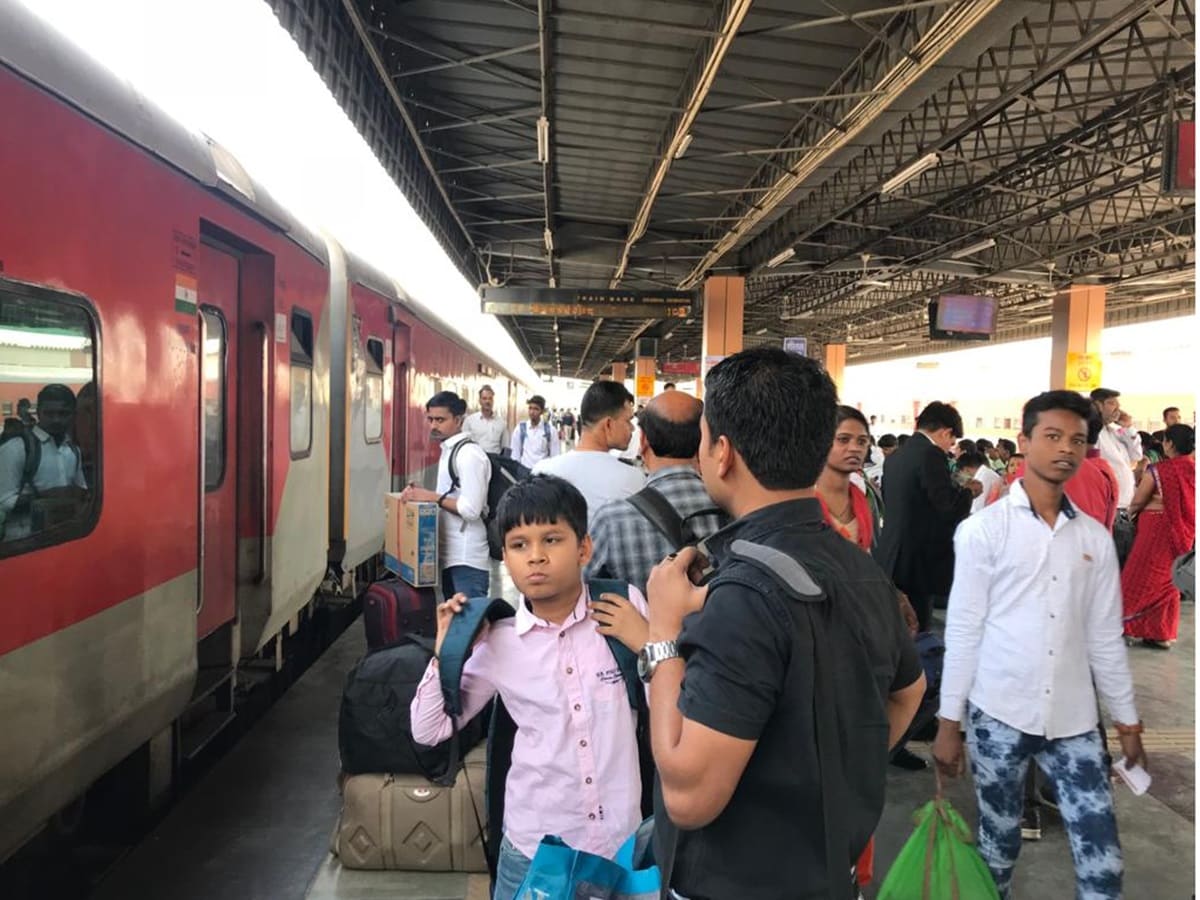 indian railways, irctc news, pnr status, train services in chhath and diwali, how to get confirm ticket in train, train passengers servises in chhath diwali, TRAIN NEWS, PATNA NEWS, BIHAR NEWS, TRAIN, DEEPAWALI, CHHATH PUJA, ट्रेन में कन्फर्म टिकट कैसे लें. ट्रेन टिकट कटाने का आसान तरीका, पीएनआर नंबर कैसे देखें, ट्रेनों में बर्थ कैसे पाएं, आईआरसीटीसी, रलवे आरक्षण,