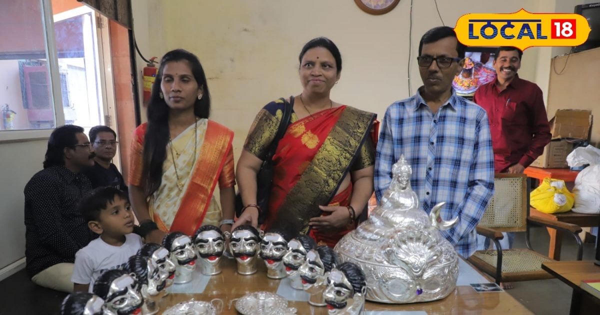 महाराष्ट्र के इस भक्त ने महाकाल को अर्पित किए चांदी के आभूषण, लाखों में कीमत