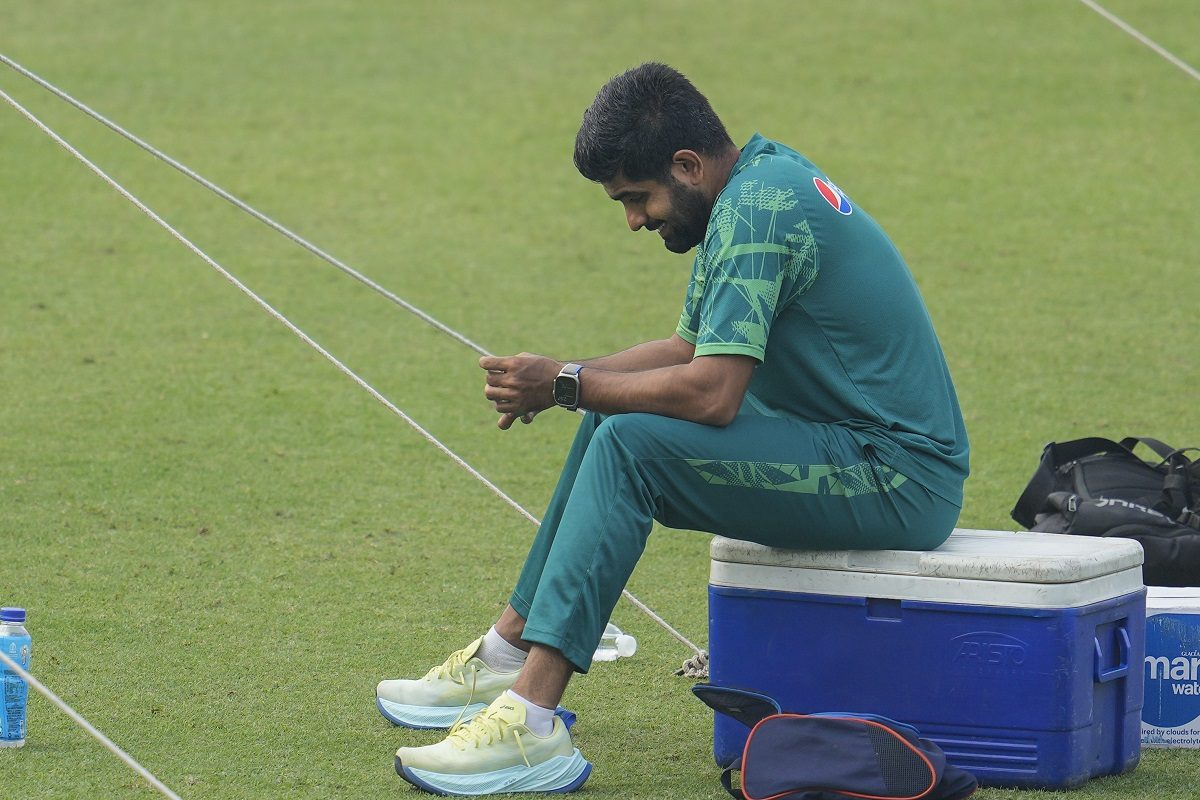 चयनकर्ता का इस्तीफा, गेंदबाजी कोच ने छोड़ा पद, बाबर की कप्तानी पर फैसला कब?