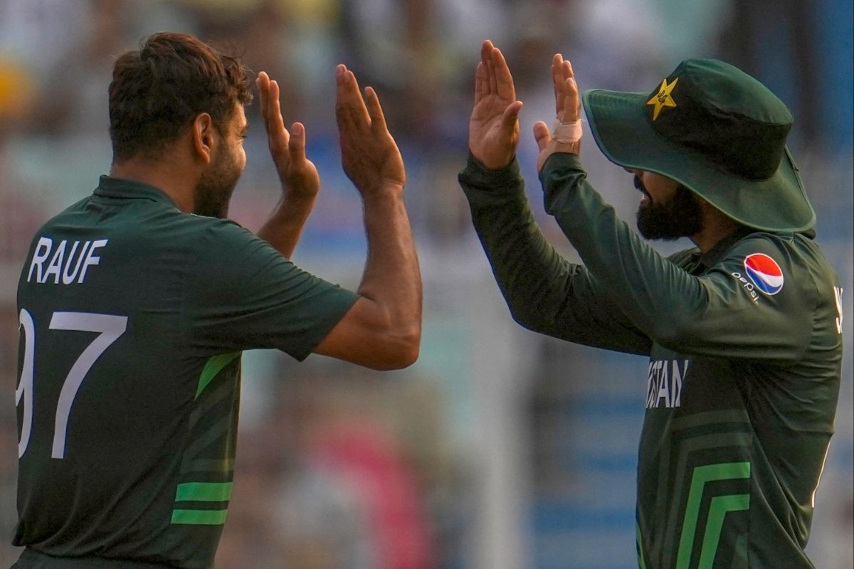 पाकिस्तान कैसे पहुंचे सेमीफाइनल में? एक गेंदबाज ने अकेले लुटा दिए 530 रन