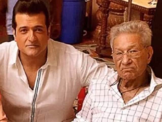 'नागिन' के मेकर राज कुमार कोहली का निधन, बाथरूम में मिला शव, सदमे में अरमान 'नागिन' के मेकर राज कुमार कोहली का निधन, बाथरूम में मिला शव, सदमे में अरमान