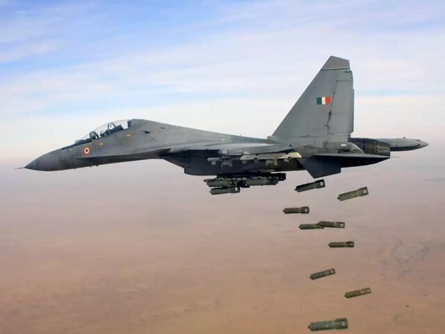 एयरफोर्स करेगा 12 Su-30 MKI लड़ाकू विमानों की खरीद, HAL को टेंडर जारी एयरफोर्स करेगा 12 Su-30 MKI लड़ाकू विमानों की खरीद, HAL को टेंडर जारी