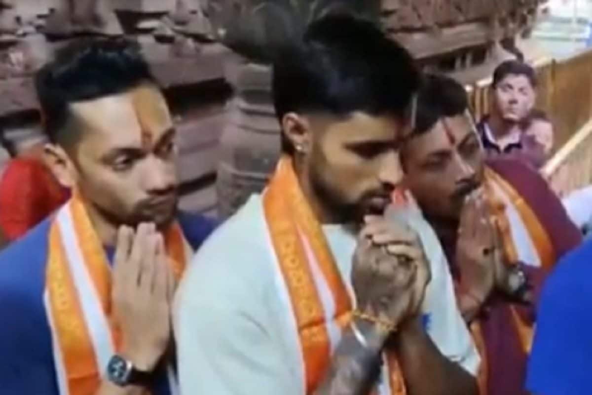 मैच से पहले भारतीय खिलाड़ी पहुंचे मंदिर, तिलक-सुंदर ने लिया भगवान का आशीर्वाद