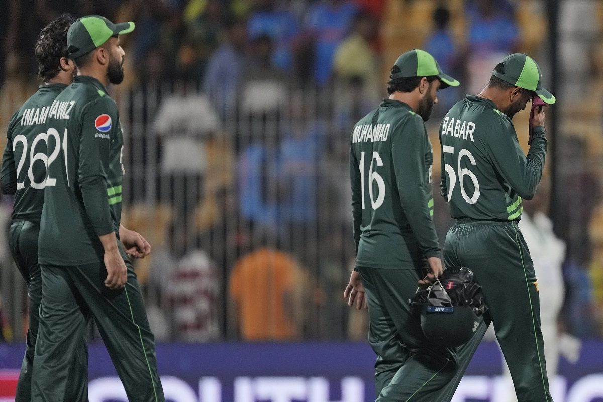 PAK के हेड कोच ने कहा- भारत में कड़ी सुरक्षा है, इसलिए टीम खराब परफॉर्म कर रही