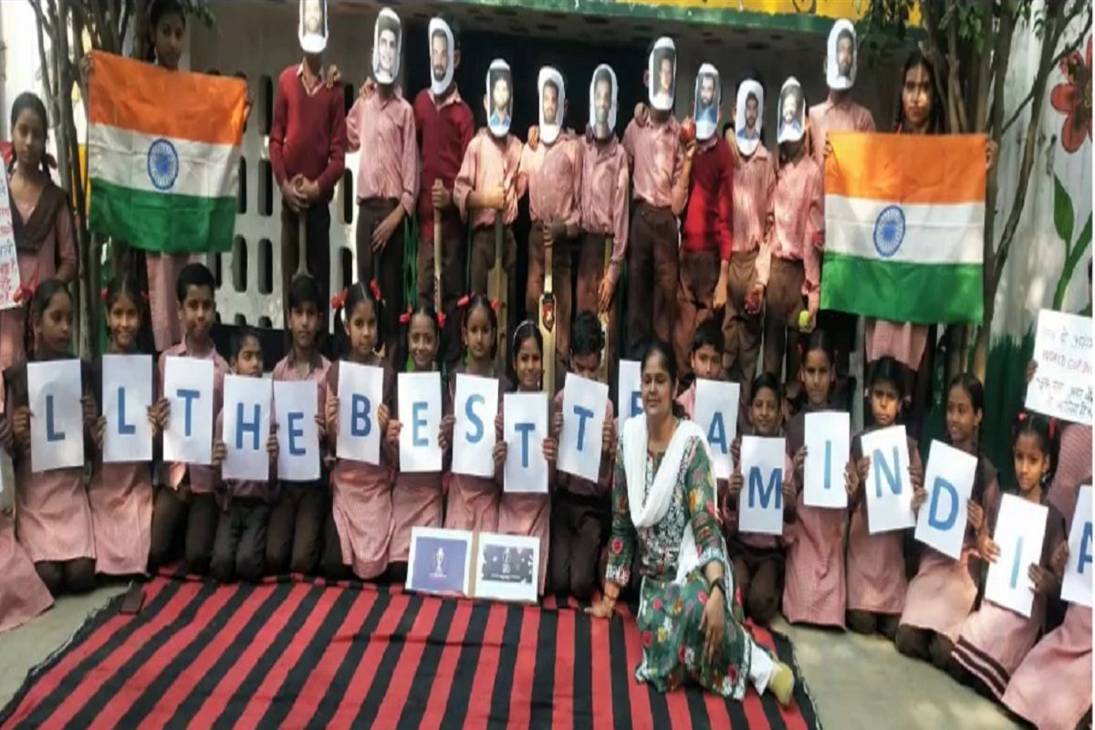 'ए नीली जर्सी वालों 140 करोड़ सपनों के रखवालों..'जब नन्हें-मुन्हें बच्चों...