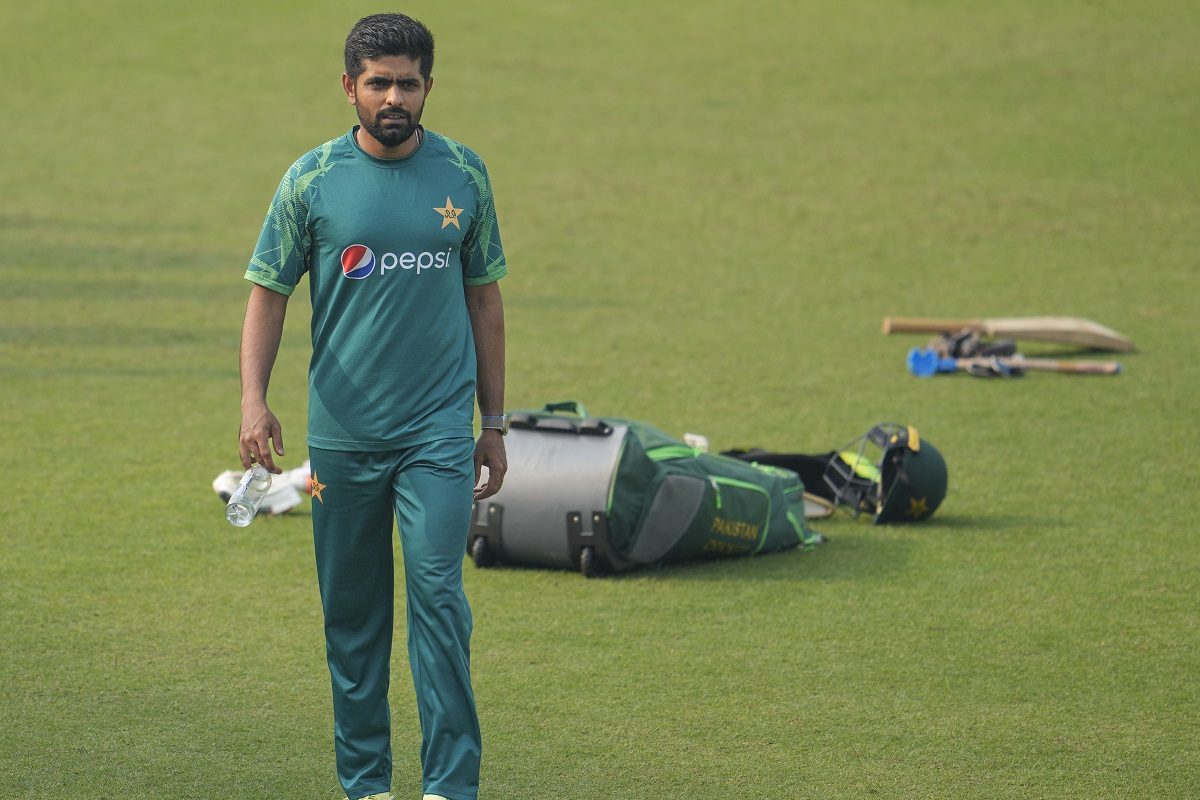 शुभमन गिल की बादशाहत छिनी, बाबर फिर बने टॉप बैटर, जानें कितने अंकों का फासला