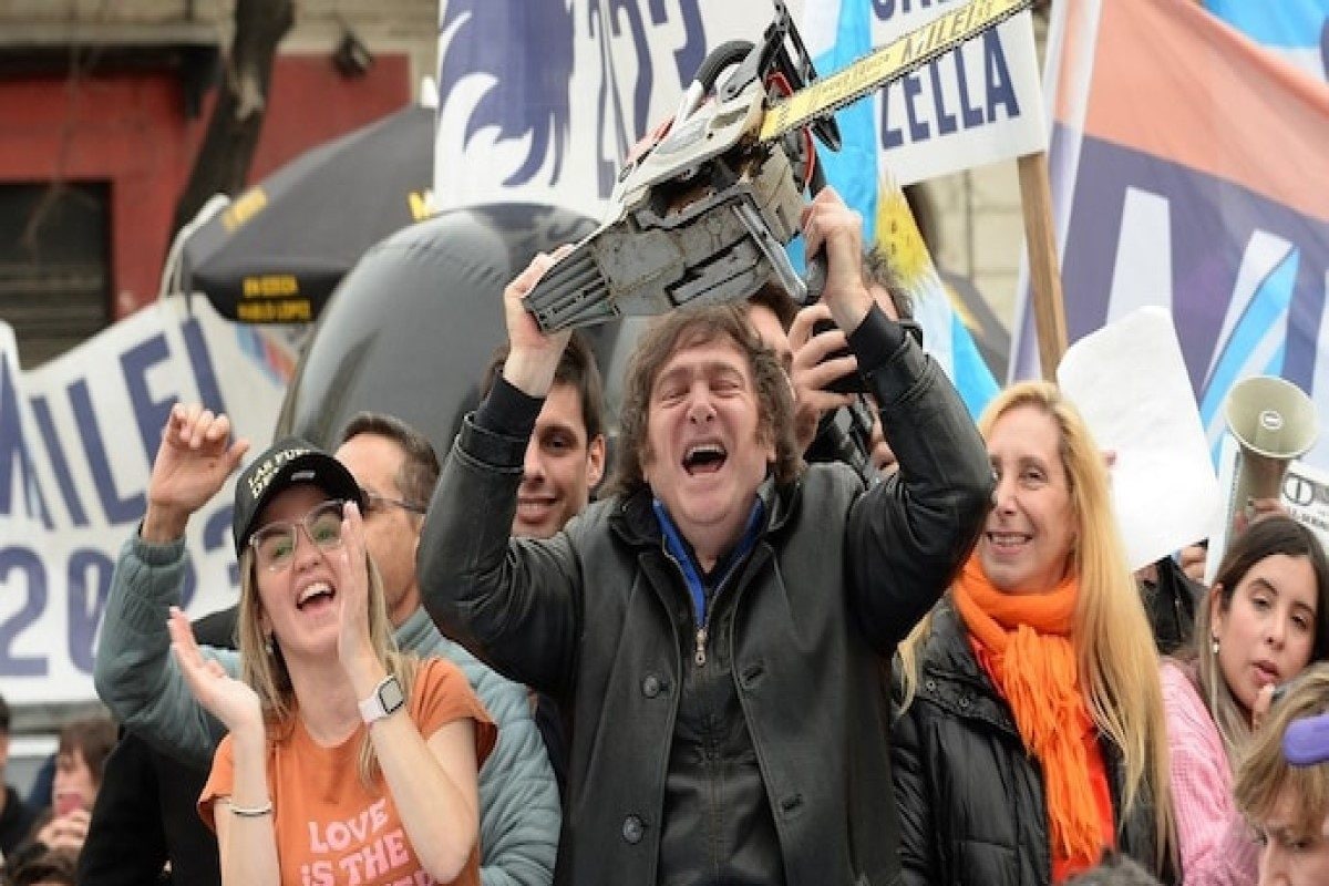 अर्जेंटीना के नए राष्ट्रपति चुने गए जेवियर माइली, हर रैली में दिखाते थे आरी