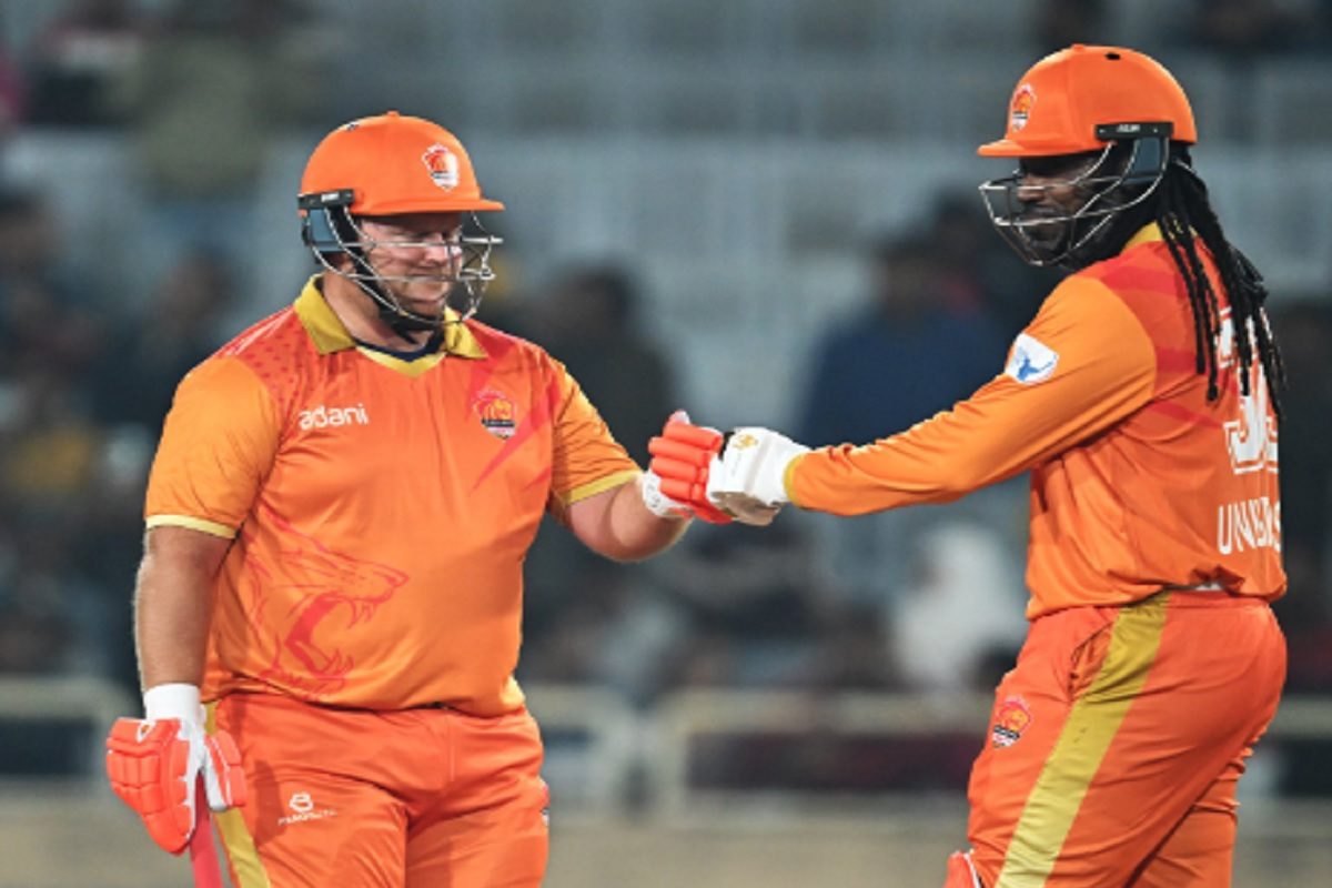 क्रिस गेल अर्धशतकीय पारी 99 पर भारी, इरफान पठान की टीम के जबड़े से छीनी जीत