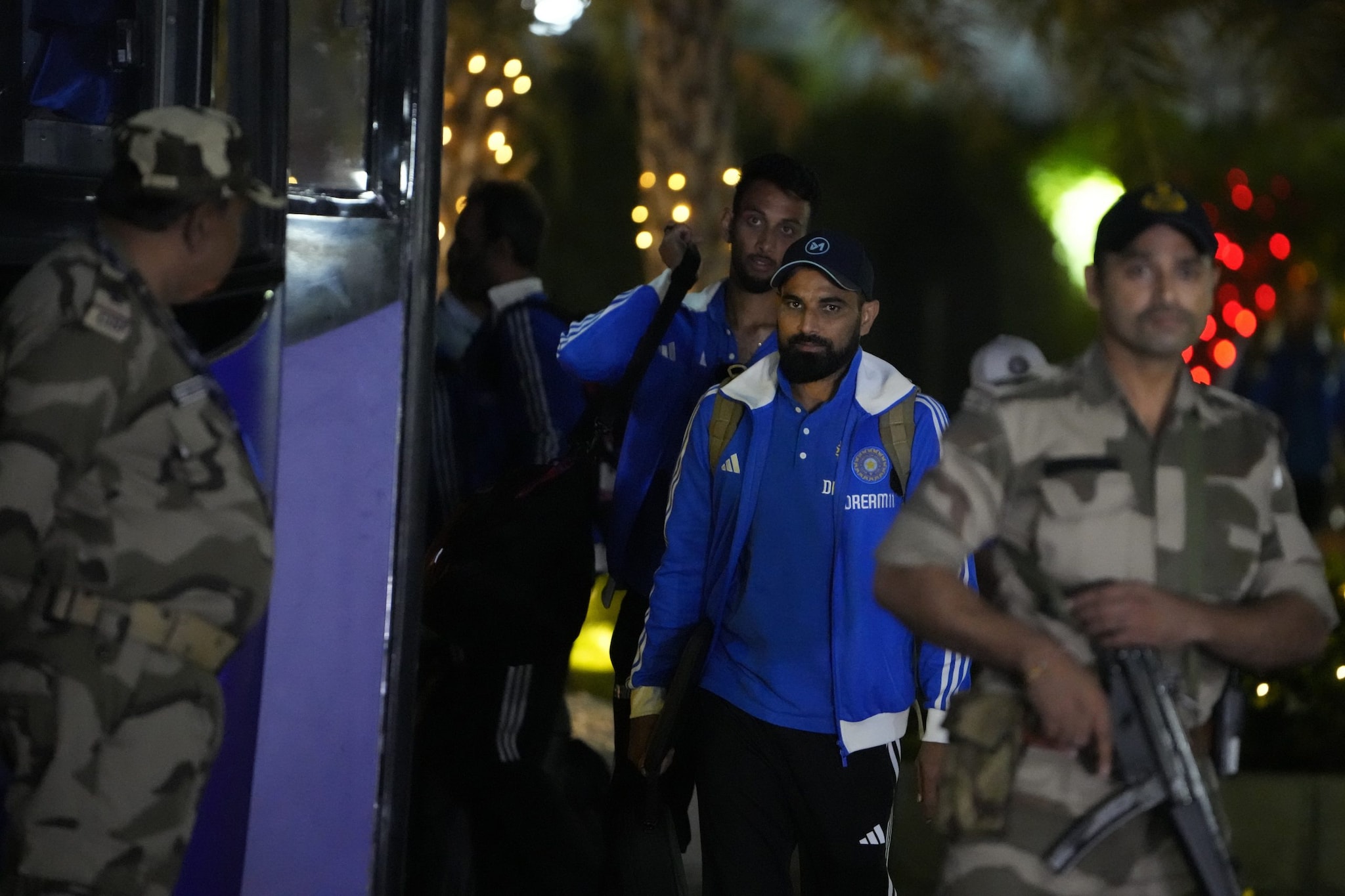 VIDEO: शमी ने किया दिल जीतने वाला काम, कार एक्सीडेंट के बाद लोगों को बचाया