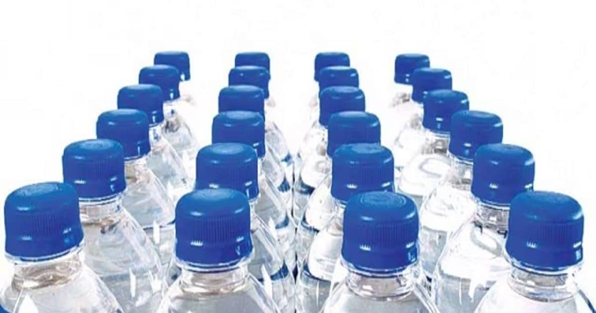 खरीदने से पहले चेक करें पानी की बोतल का नंबर, पीछे यहां छिपाकर करते हैं