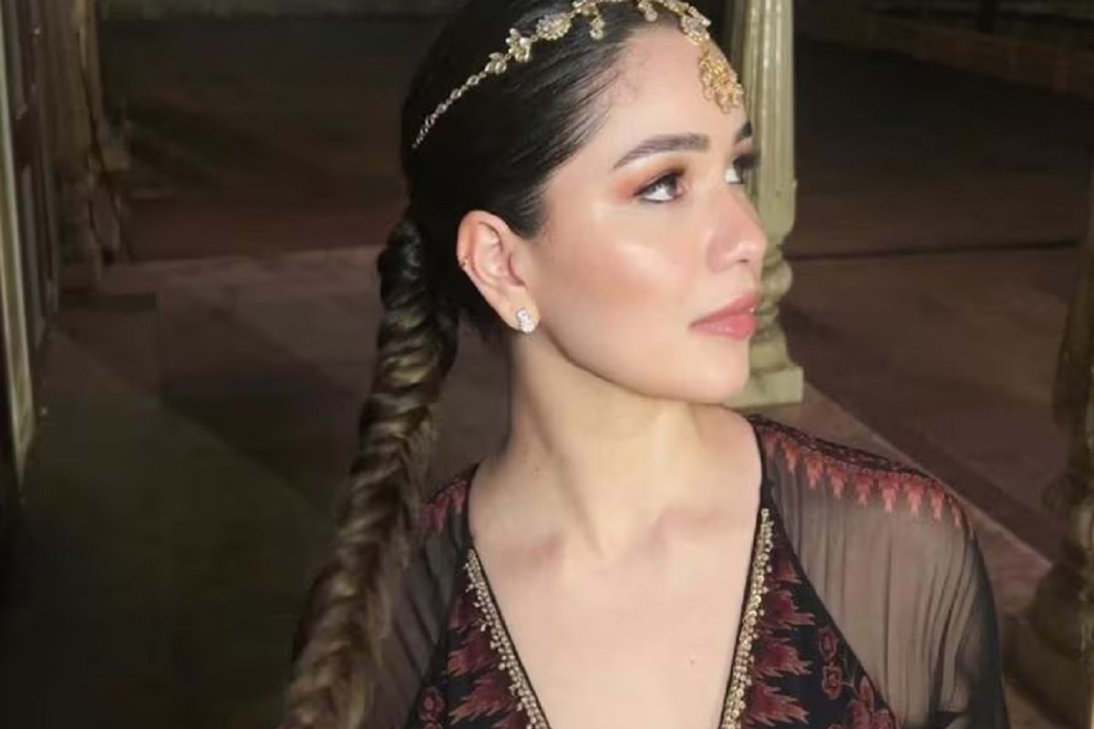 सारा तेंदुलकर को क्यों देनी पड़ी सफाई? पीठ पीछे हो रहा था 'फ्रॉड', अब खुला राज