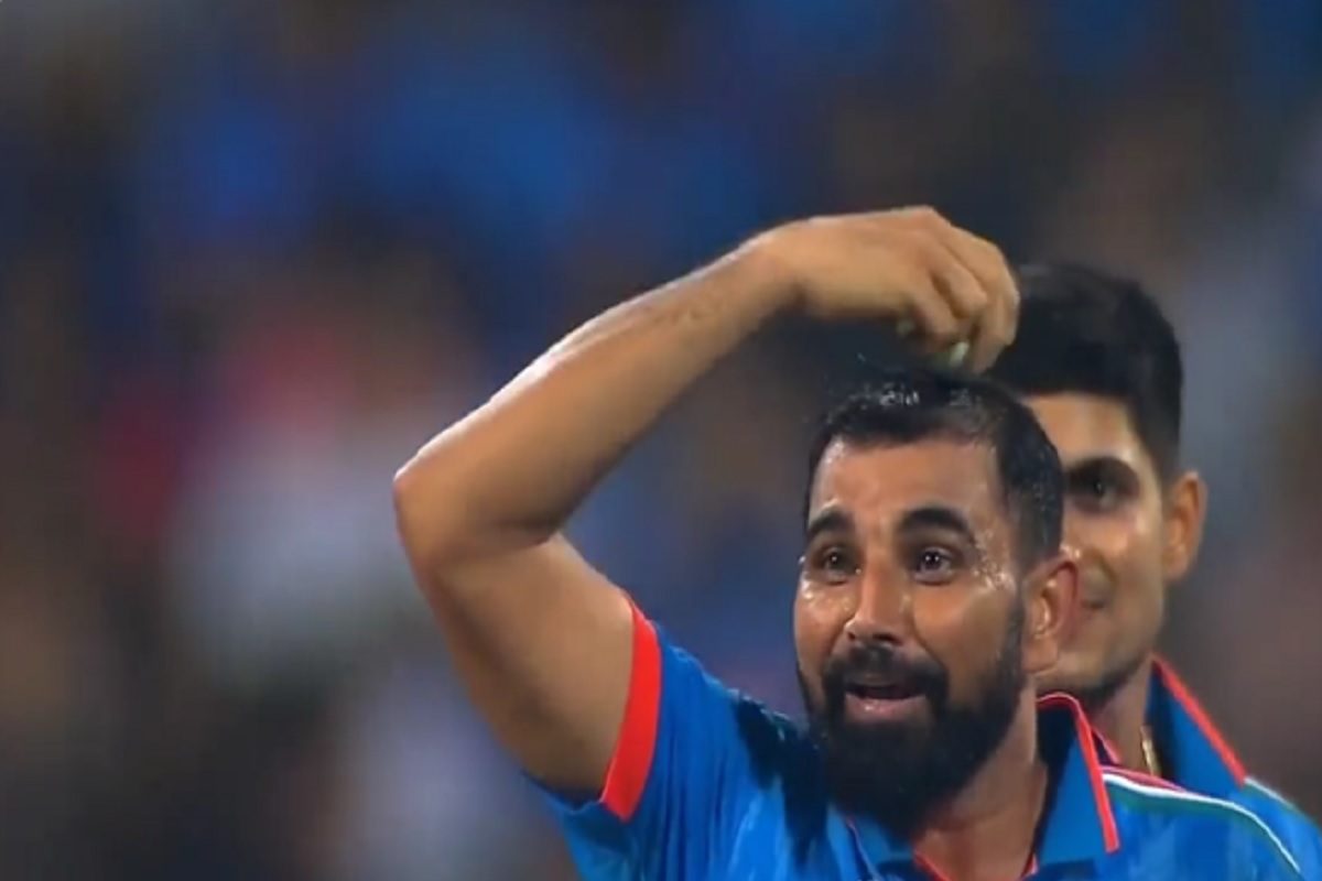 शमी ने 5 विकेट लेने के बाद किसके लिए किया था इशारा, गिल ने बताया नाम