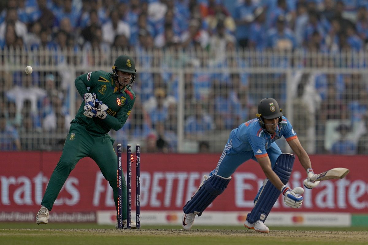 VIDEO: शुभमन गिल को हवा नहीं लगी...गिल्लियां उड़ा ले गई केशव की मैजिकल गेंद