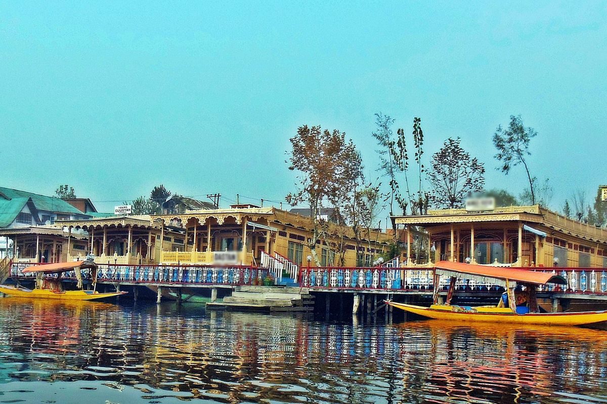 11 महीने में 2 करोड़ पर्यटक पहुंचे जम्मू-कश्मीर, इस साल बनाया रिकॉर्ड