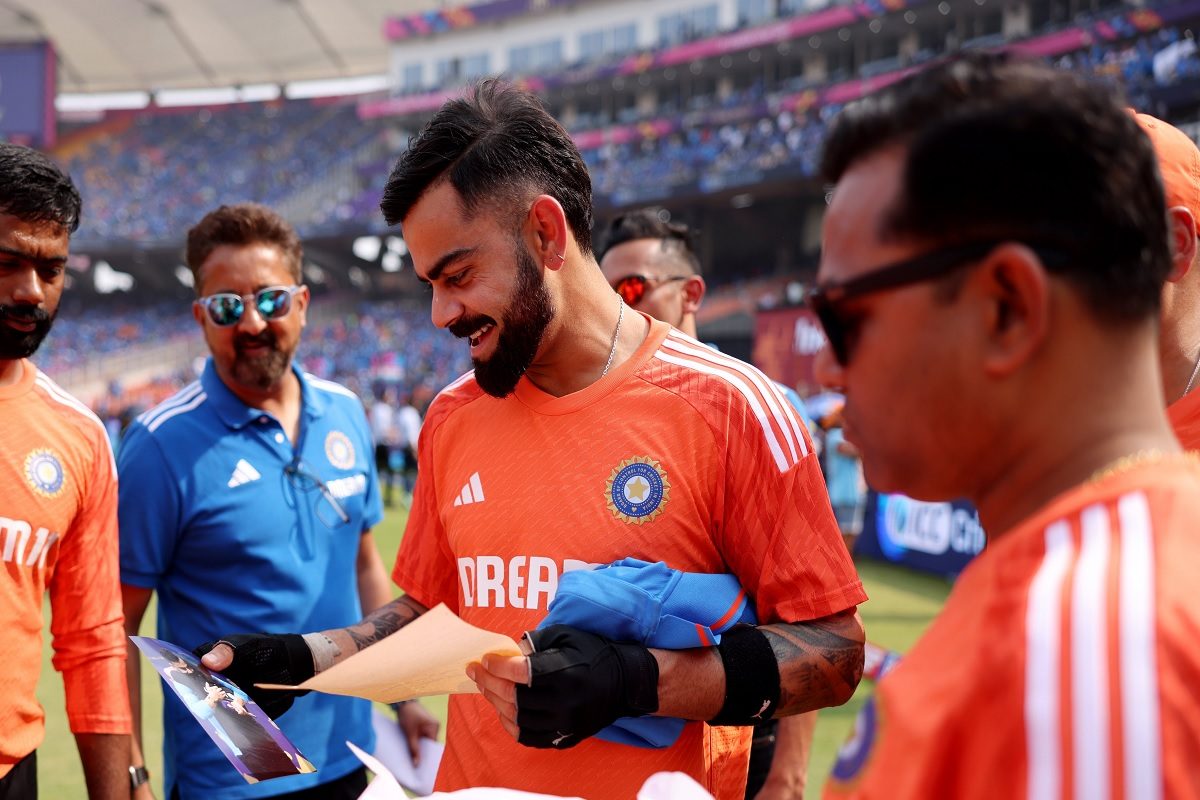 विराट को सचिन से मिला स्पेशल गिफ्ट, सोशल मीडिया पर छाए गुरू-चेला