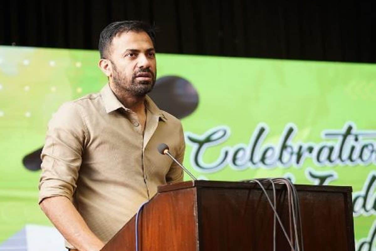 वसीम अकरम की हफीज और वहाब को सलाह, कहा- प्रेस कॉन्फ्रेंस से दूर...